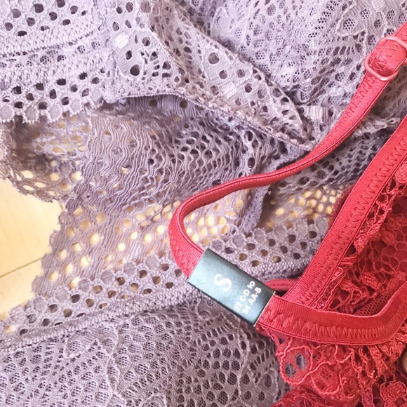 NEW๐Lot of 4 Victoria Serect Bras - Picture 2 of 3